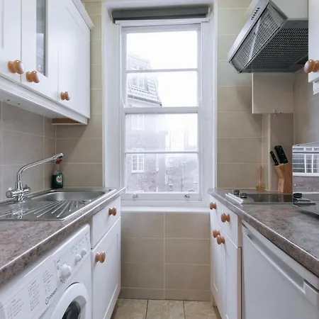 Evelyn Court Apartment London