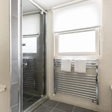 The Euston Square Escape - Modern And Central 4bdr Lejlighed London