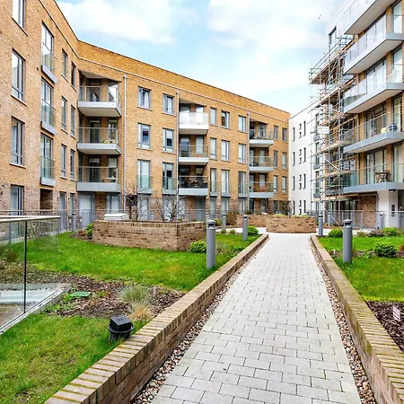 Canary Gateway By Squa.re Apartment *