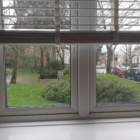 Arsenal Highbury & Islington Beautifully Presented * London