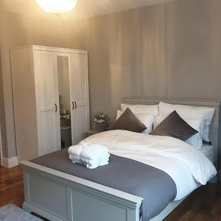 Arsenal Highbury & Islington Beautifully Presented * London