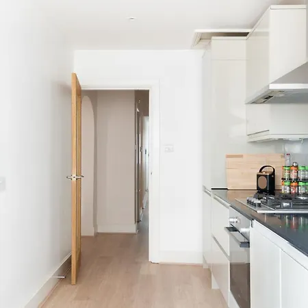 Apartment The Chelsea Arms - Bright 3bdr With Garden & Private Parking London