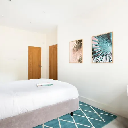 The Chelsea Arms - Bright 3bdr With Garden & Private Parking London