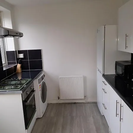 Barnfield Place * Edgware