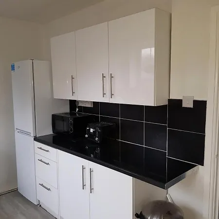 Barnfield Place Apartment Edgware