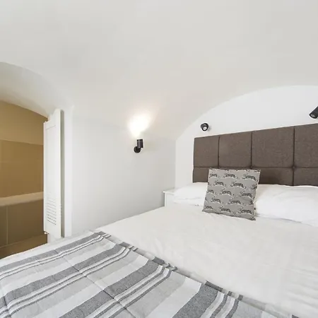 Newly Refurbished Flat With Patio. By Hyde Park