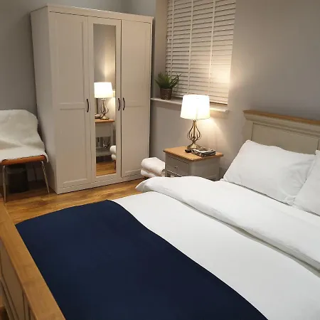 Arsenal Highbury & Islington Beautifully Presented * London