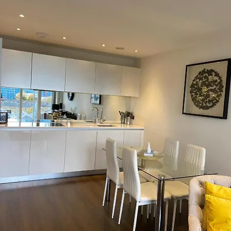 Blissful One Bed Near The River Apartament Saint Kew