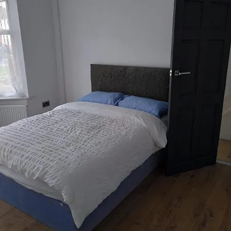 1st Angel Guest house London