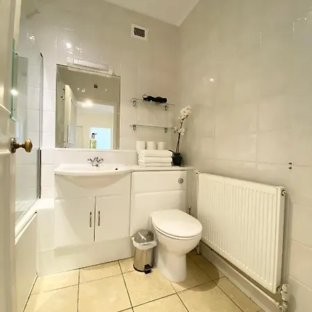 Victoria And Buckingham Palace Apartment