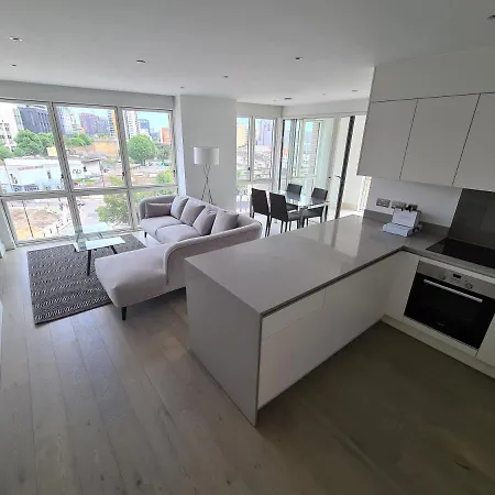 Greenwich Luxury O2 Apartment *