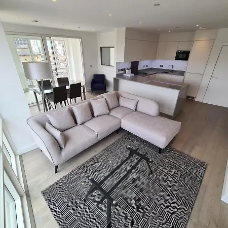 Greenwich Luxury O2 Apartment