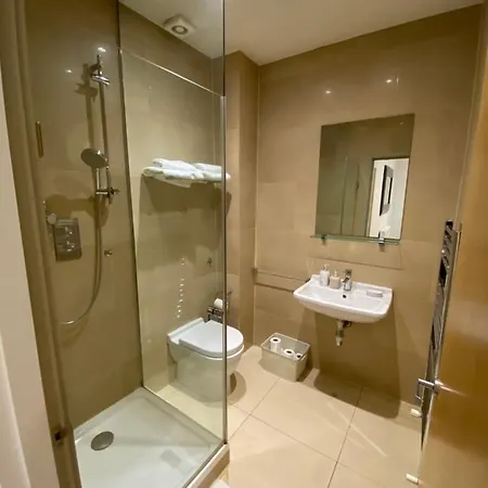 Kings Road With En-suite Bath Aparthotel *