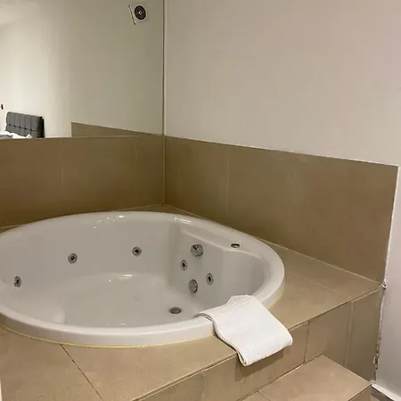 Kings Road With En-suite Bath