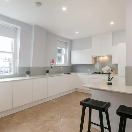 Urban Chic - Shaftesbury *