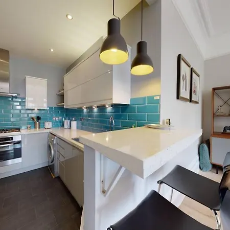 Modern 2 Bed Flat - The Black Dog Pub - 6 Mins From Vauxhall Station * Londra