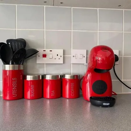 Stunning Four Bedroom House Close To Excel, O2 & With Free Parking * 런던