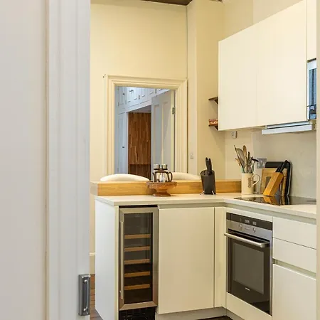 Altido Homely 2-bed Flat With Courtyard דירה לונדון