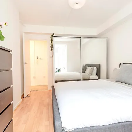 Modern One Bedroom Victoria