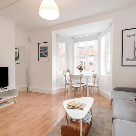 Modern One Bedroom Victoria Apartment