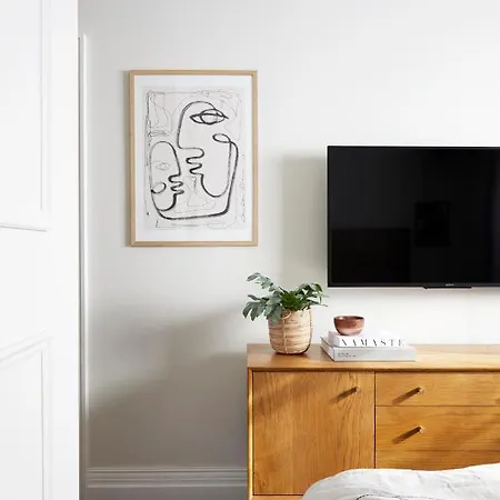 Modern 1 Bedroom - Minutes From Angel Tube St. Apartment
