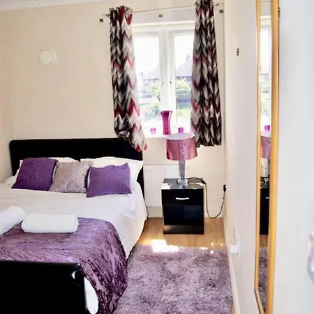 Apartment 2 Bedroom At , Adonai Serviced Accommodation, Free Wifi And Parking