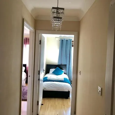 Apartment 2 Bedroom At , Adonai Serviced Accommodation, Free Wifi And Parking