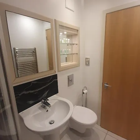 Canary Wharf, E14 9ne * London