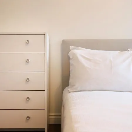 Beautiful 2 Bedroom In Borough Apartment