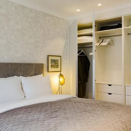 Beautiful 2 Bedroom 2 Bath Flat In South Kensington * London