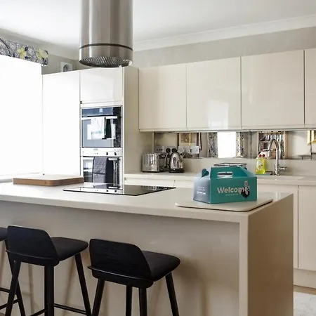 Beautiful 2 Bedroom 2 Bath Flat In South Kensington London