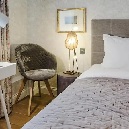 Beautiful 2 Bedroom 2 Bath Flat In South Kensington London
