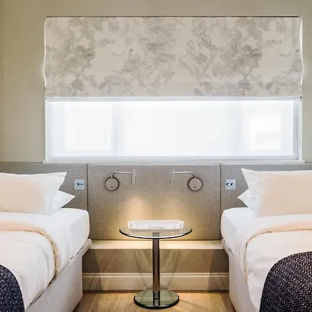 Beautiful 2 Bedroom 2 Bath Flat In South Kensington Apartment