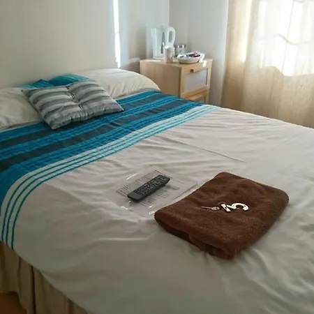 Guest house In Guest - En Shower Double With 1 Double Deyr Hayes (Greater London)