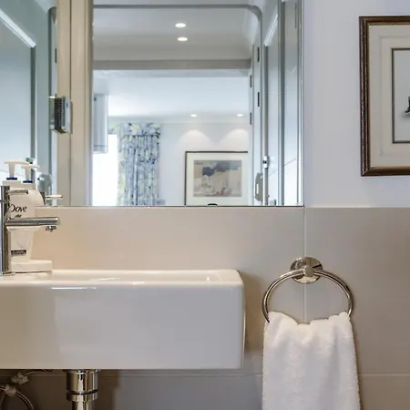Beautiful 2 Bedroom 2 Bath Flat In South Kensington London