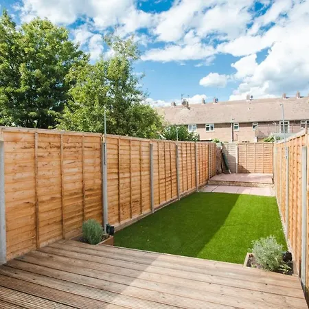 Stylish & Modern 3 Bed Flat In Nw With Garden *