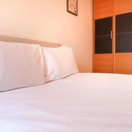 Beautiful 2 Bedroom In Borough Apartment