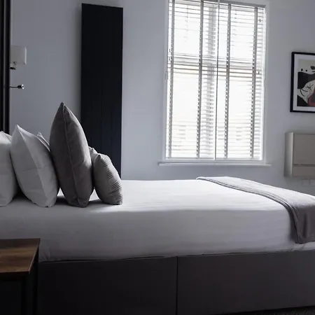 The Kingston 1 *