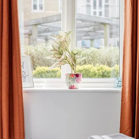 Апартаменты King Bed Manhattan Close To London Heathrow *