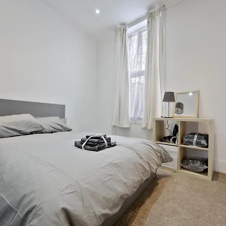 5b Belvedere Buildings Apartment London