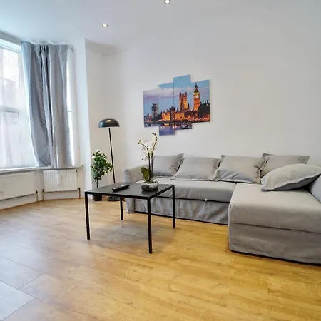 5b Belvedere Buildings Apartment