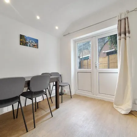 5b Belvedere Buildings Apartment London