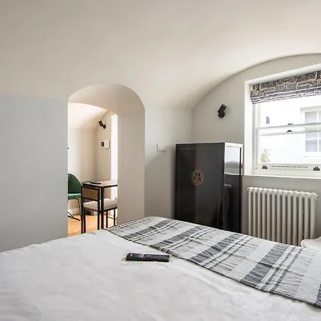 아파트 Newly Refurbished Flat With Patio. By Hyde Park