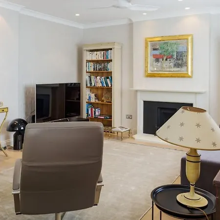 Beautiful 2 Bedroom 2 Bath Flat In South Kensington Apartment *