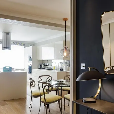 Beautiful 2 Bedroom 2 Bath Flat In South Kensington London