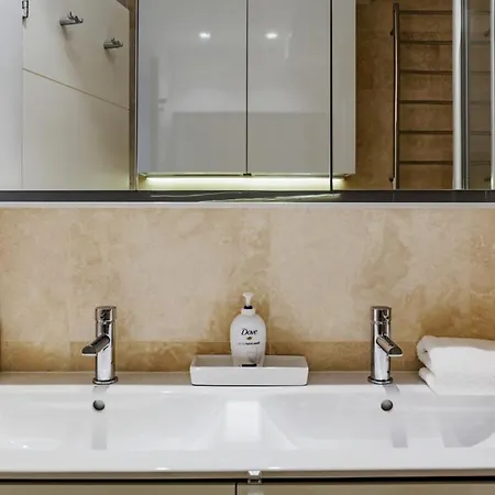 Beautiful 2 Bedroom 2 Bath Flat In South Kensington Apartment *
