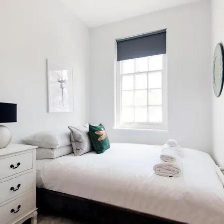 Vakantiehuis Modern Family In Close To Amenities And Train
