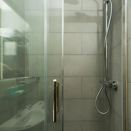 Hotel Caring 3*