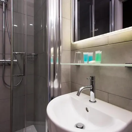 Caring 3* London