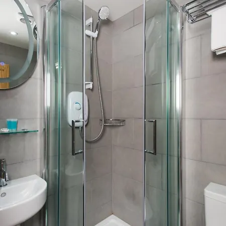 Caring 3* London